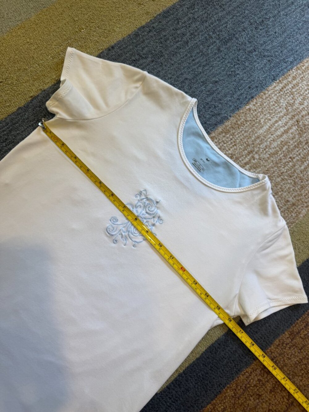 Nike Dri-FIT Top Women’s soze S white Blue Embroidered Short Sleeve - Picture 14 of 15